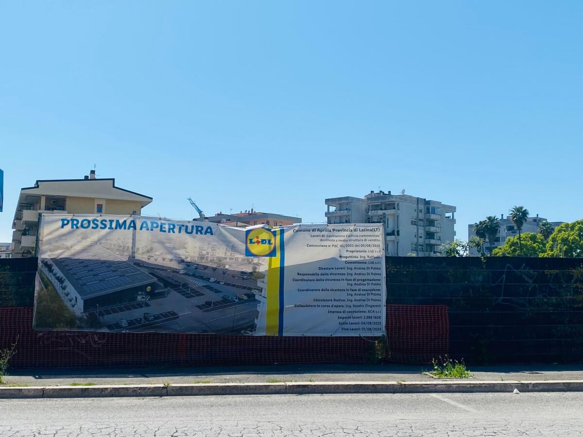 Lavori fermi per il nuovo Lidl ad Aprilia: su quel terreno era prevista una chiesa - 