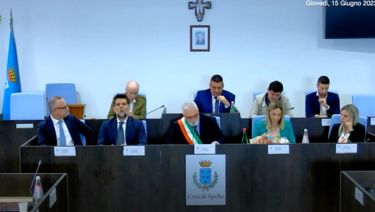 Aprilia - Fratelli d'Italia fa un passo indietro, pace fatta con Boi che resta assessore - 