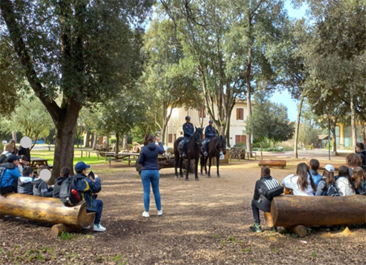 Educazione ambientale, i Carabinieri del Nucleo “Parco” di Fogliano a cavallo incontrano le scolaresche. - 