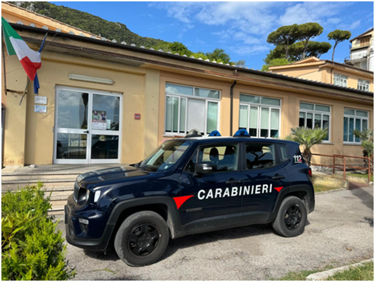 San Felice Circeo - Vandali prendono di mira il laboratorio d'arte e i dipinti degli studenti, indagano i carabinieri - 