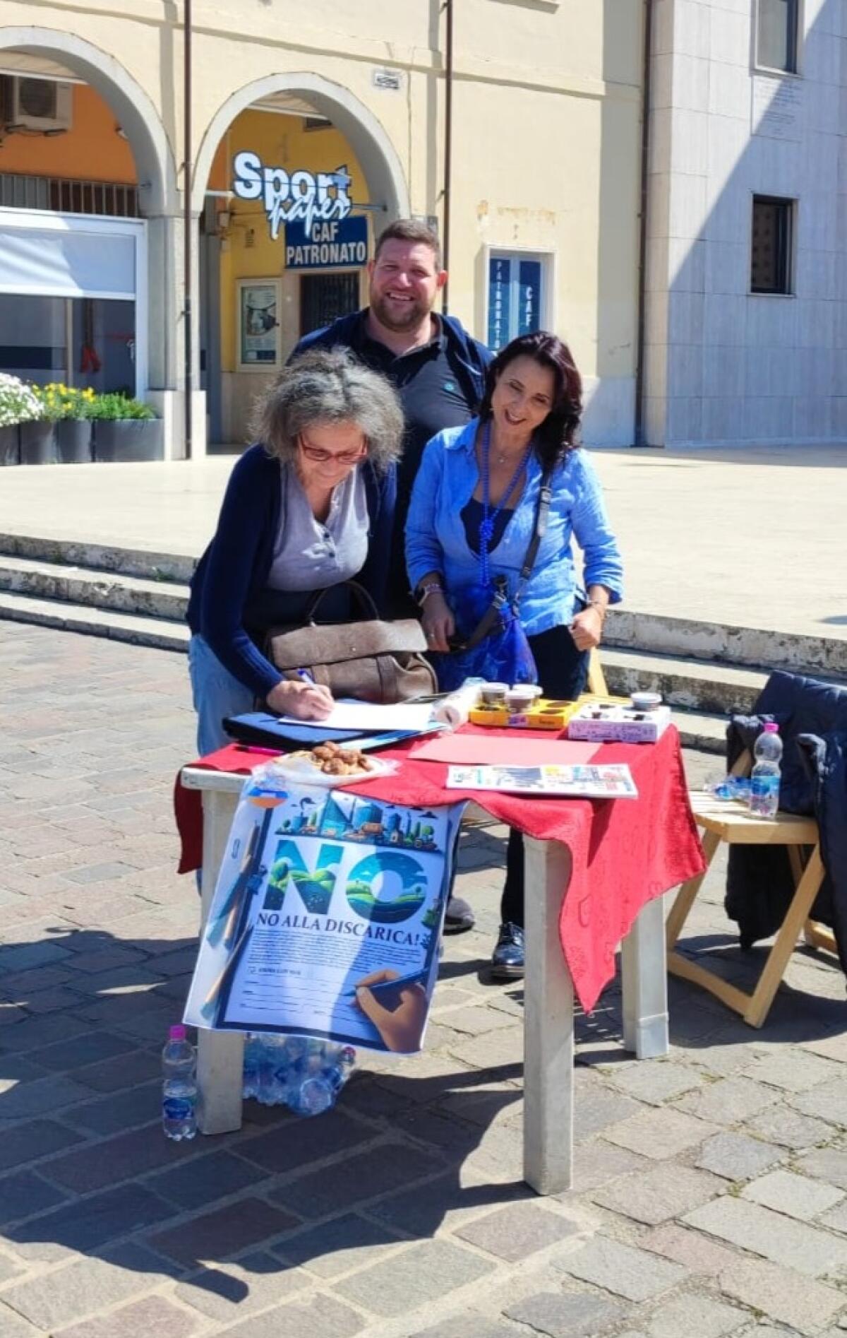 Raccolte firme contro una discarica ad Aprilia: il sostegno della Rete dei Cittadini - 