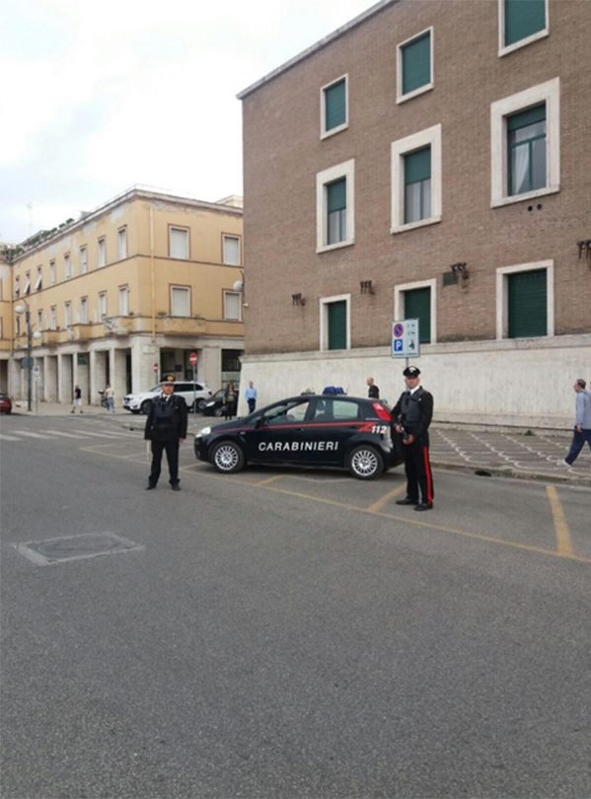 Latina - Braccialetto elettronico a un 25enne - 