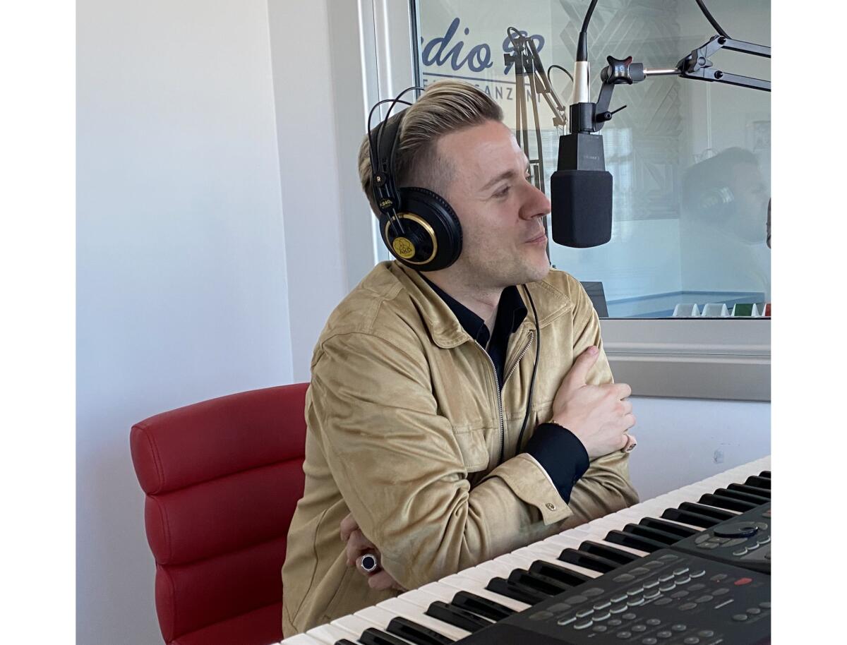 Il primo maggio la sveglia su Studio 93 è con Matthew Lee e Freddy Donati - 