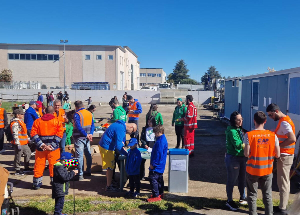 Quasi tre tonnellate di rifiuti raccolti nell'evento di Aprilia Ecologica lungo via della Meccanica e via dell'Industria - 