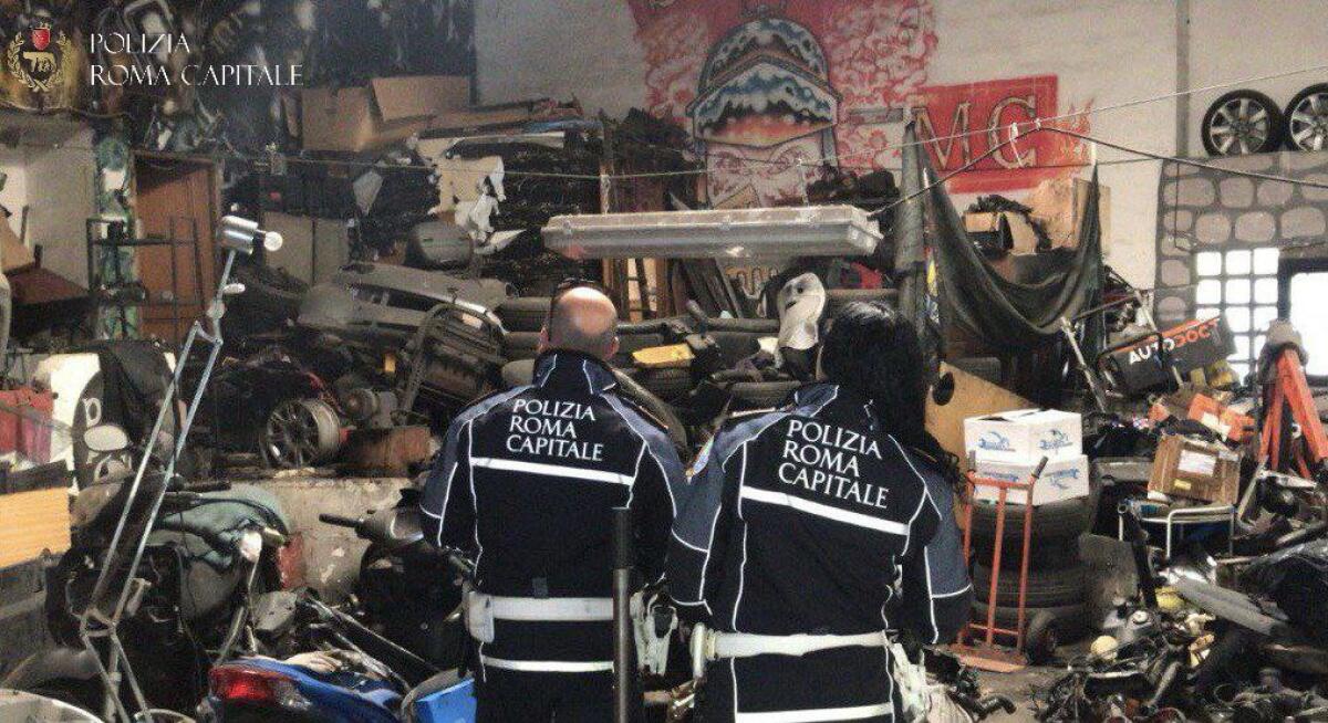 Meccanico abusivo nei locali Ater: multato e denunciato - 