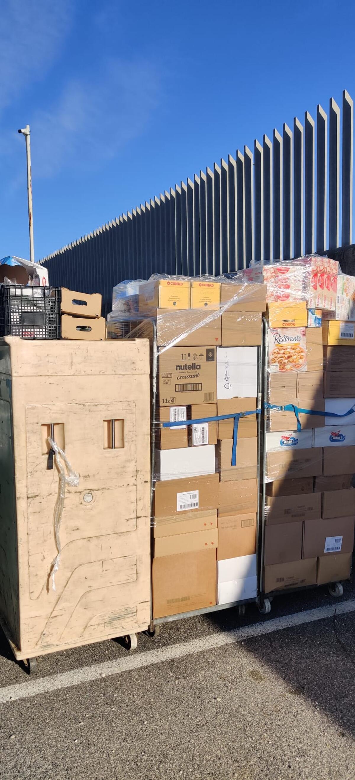 Sequestro della Stradale di Aprilia. Trasportava merce deperibile a bordo di un furgone con il gruppo refrigerante spento. - 