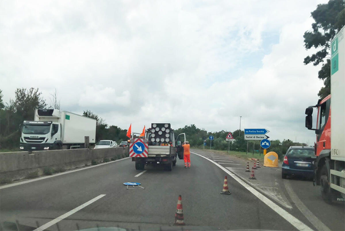 Code questa mattina sulla Pontina per lavori all’altezza di Castel di Decima. - 
