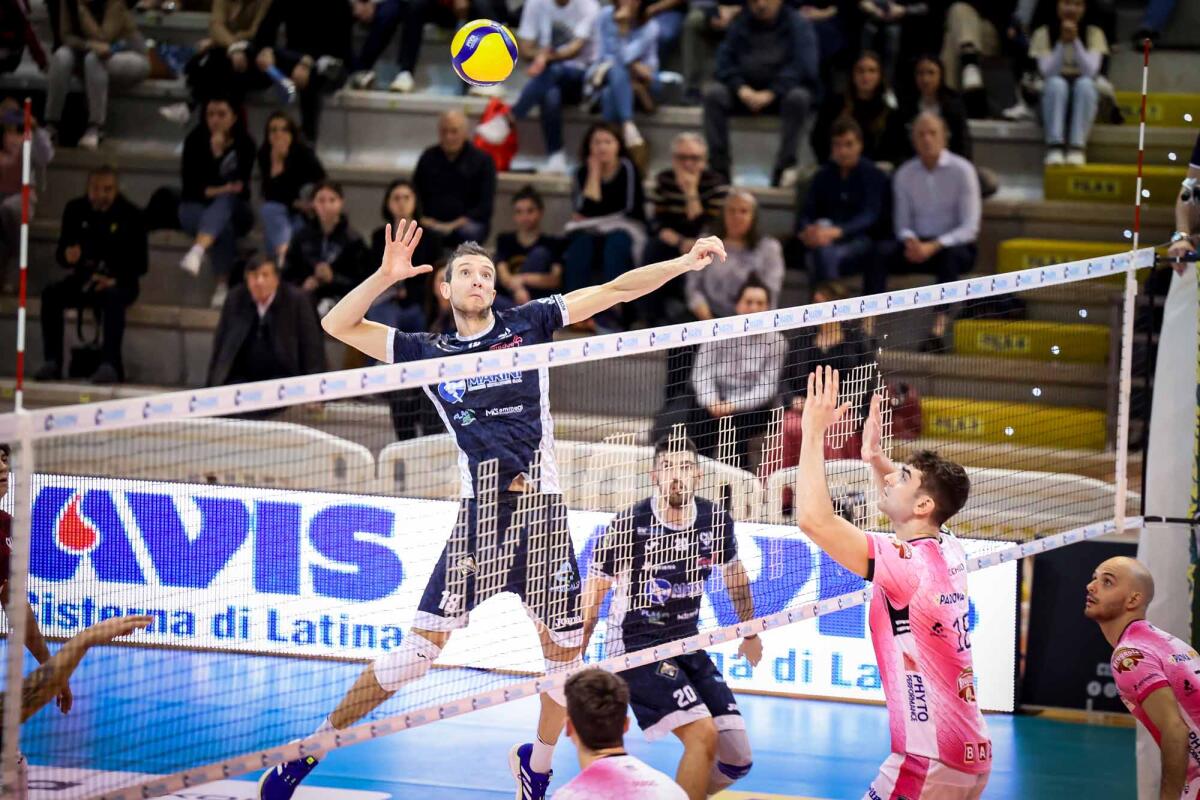 Pallavolo di  Superlega, play-off quinto posto: Cisterna ruggisce in casa nel match vinto in rimonta con il Padova. - 