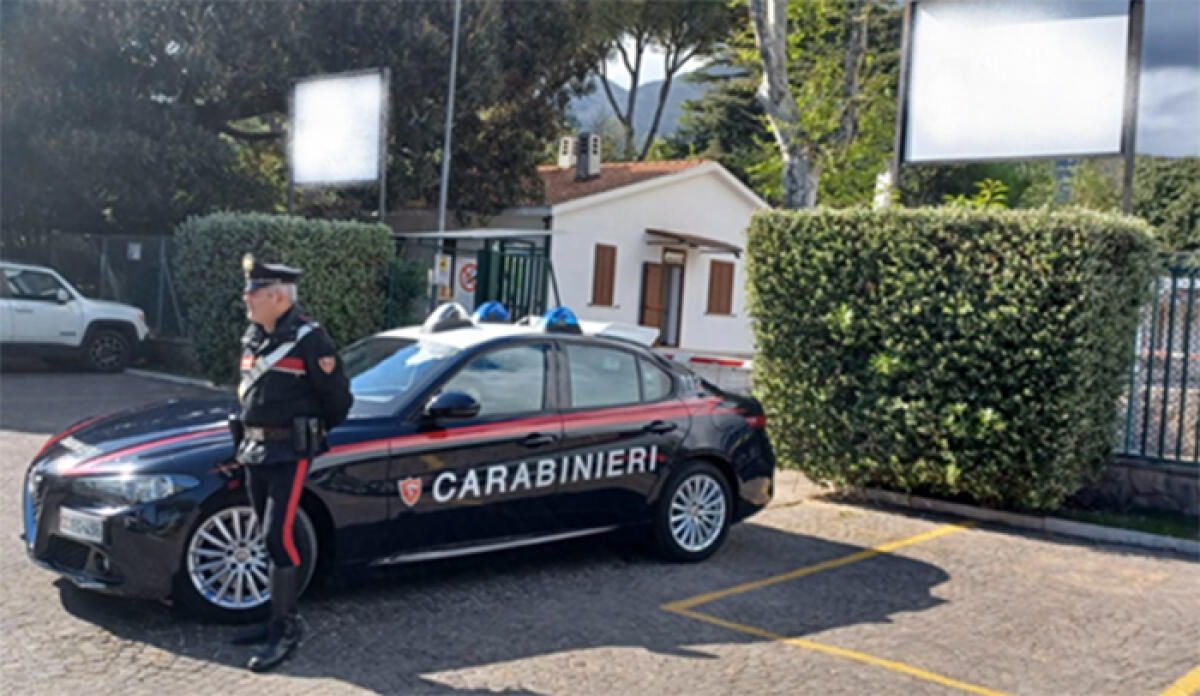 Segue ed aggredisce alla schiena una donna di 60 anni, poi la rapina del cellulare: 24enne in manette. - 