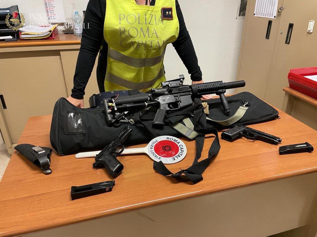 Sparava in un parco pubblico con un fucile a pallini, a pochi metri dall’area  giochi per bambini, fermato - 