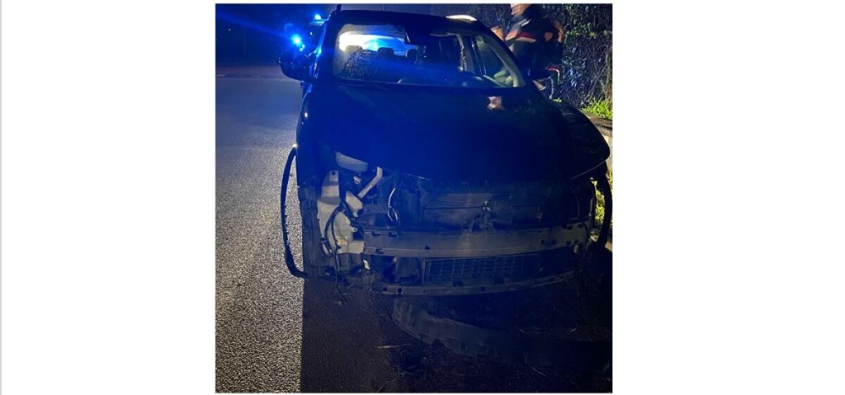 Latina - Auto cannibalizzata in Viale Pier Luigi Nervi - 