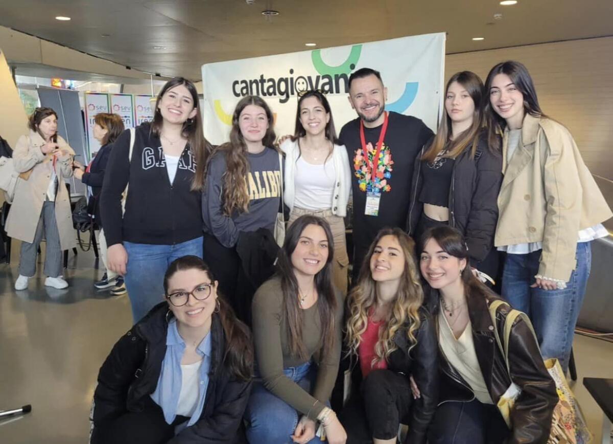 Le ragazze del coro giovanile "Ensemble Vocale Sunrise" di Aprilia alla prova al festival "Cantagiovani" - 