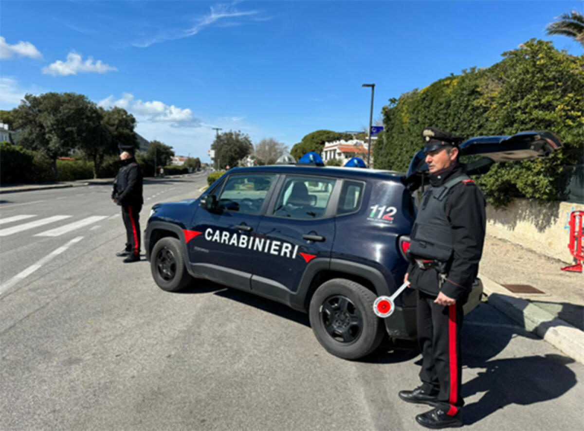 Prende a bastonate e rapina un connazionale davanti ad un bar di San Felice Circeo. - 