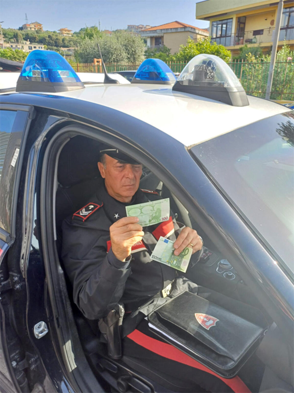 Deteneva nel portafogli due banconote false da 100 euro: i Carabinieri denunciano una 30enne. - 