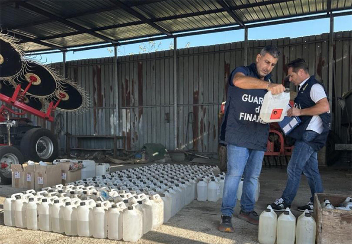 Sequestrati dalla Finanza di Latina oltre 100 litri di cocaina liquida. Veniva lavorata in una cascina nelle campagne di Pontinia. - 