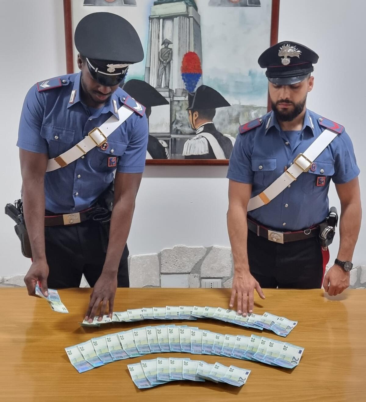 In possesso di banconote false per quasi mille euro: 20enne in arresto a Pomezia - 