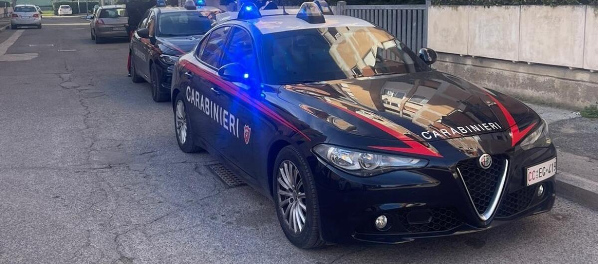Due rapine con fucile in pochi minuti ad Aprilia: si cerca una coppia in sella ad uno scooter - 