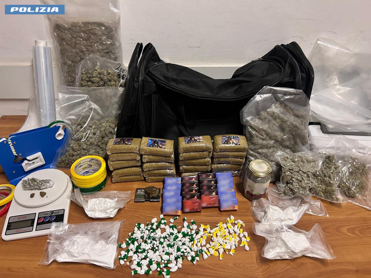 Madre e figlio in arresto per spaccio: in casa oltre 4 chili di droga - 