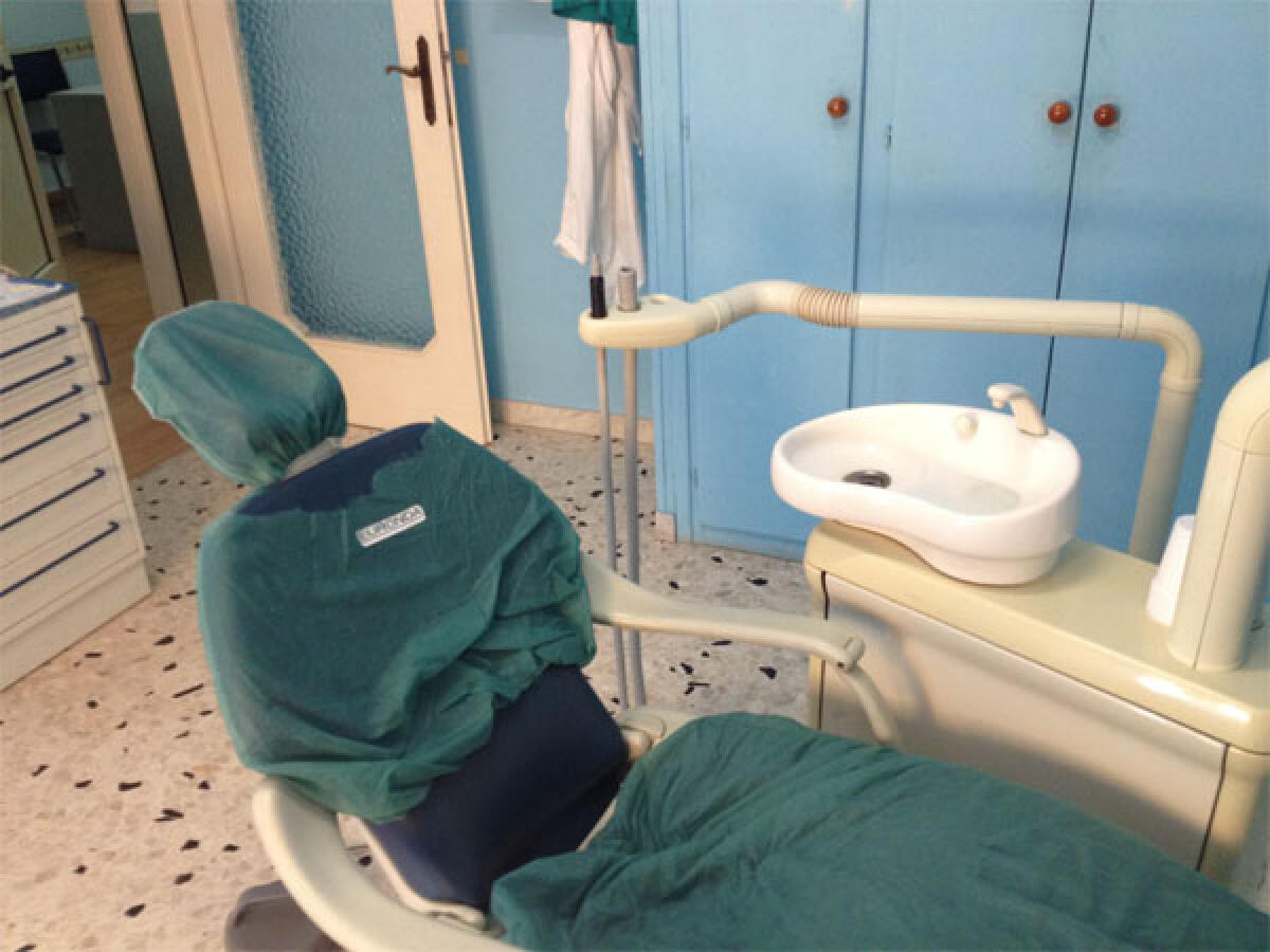 Ricercato un falso dentista di Aprilia. Un cliente paga a rate la protesi dentaria, il giorno dell’appuntamento trova lo studio chiuso. - 