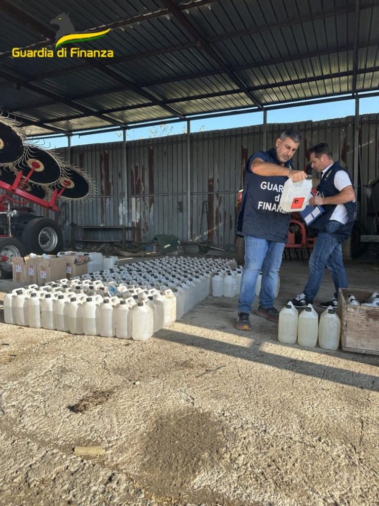 la cocaina liquida sequestrata dalla Guardia di Finanza di Latina