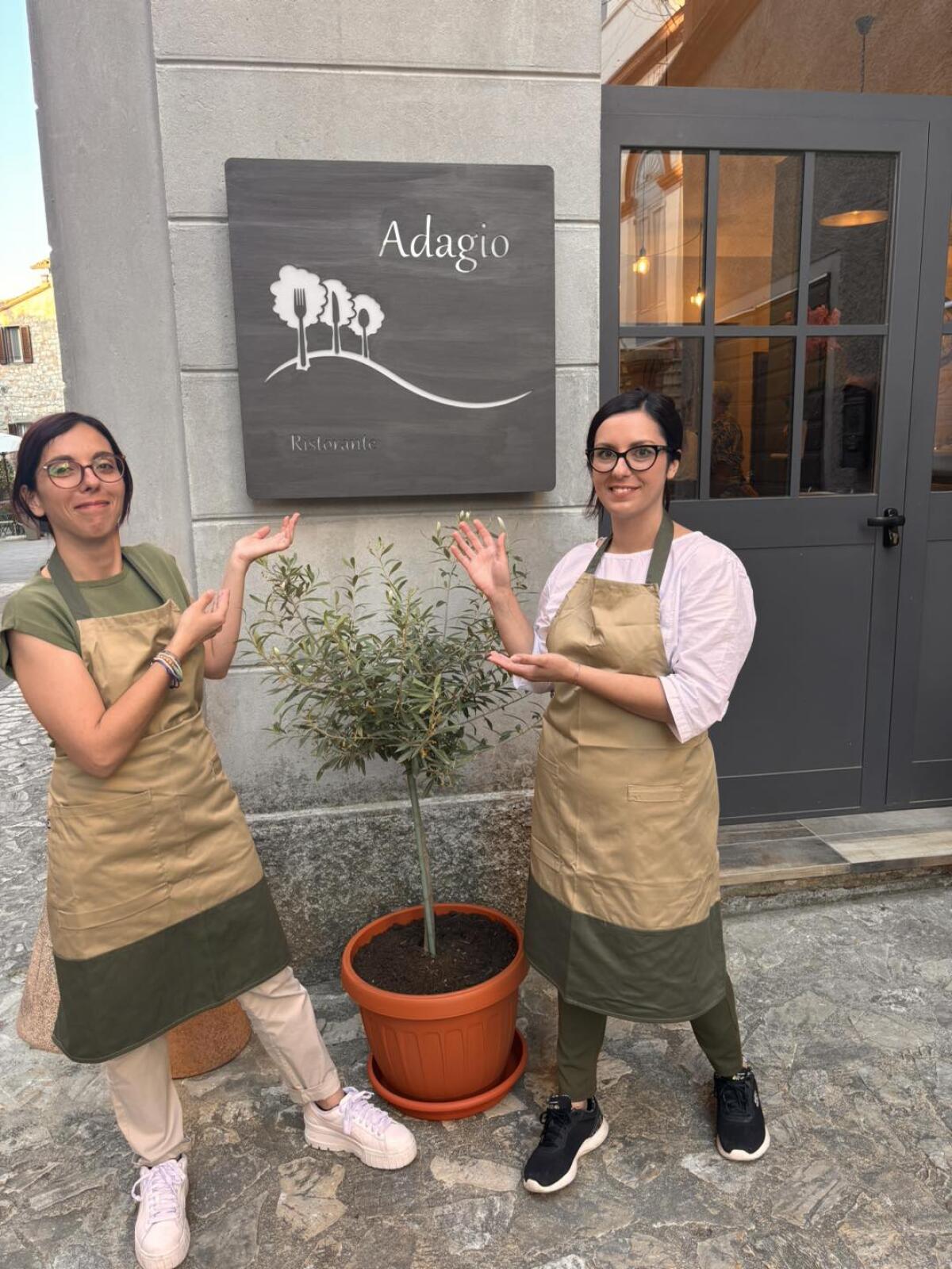 Ecco la storia delle sorelle Giorgia e Giada Cecchini, giovani ristoratrici. Aprono un ristorante in un borgo di 1000 abitanti. - 