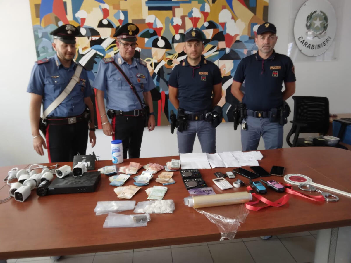 Operazione antidroga ad Aprilia, nel quartiere Toscanini: 2 arresti e una denuncia, recuperato appartamento occupato - 