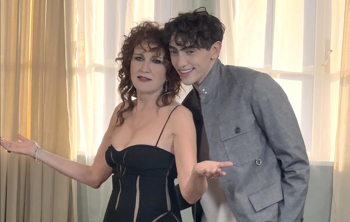Fiorella Mannoia e Michele Bravi insieme per "Domani è primavera", il video girato a Latina - 