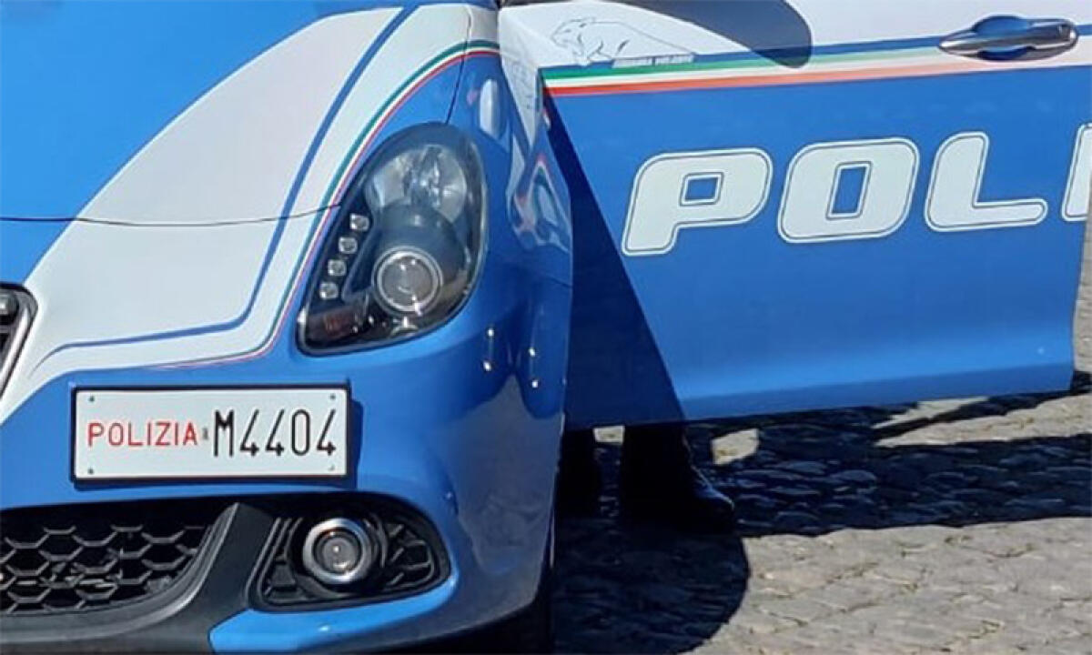 Un poliziotto interviene per un tentato suicidio, riconosce la sua ex professoressa e riesce così ad intrattenerla fino all’arrivo dei soccorsi. - 