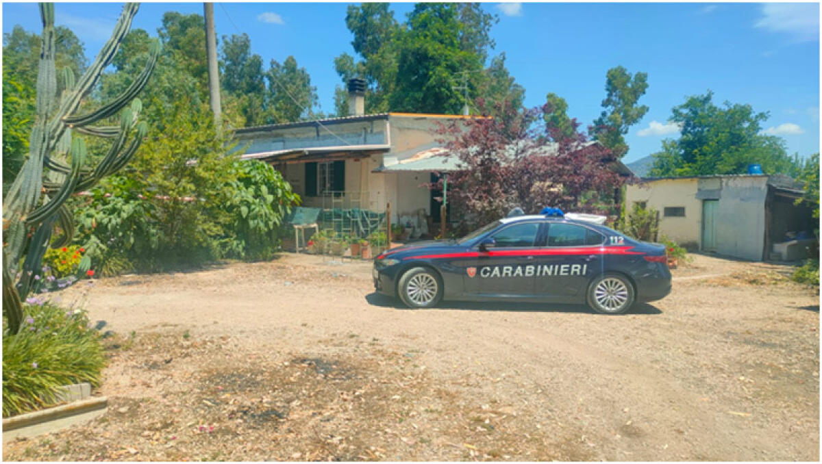 Lascia la pentola sui fornelli accesi, incendio danneggia la cucina: sul posto i vigili del fuoco di Aprilia - 