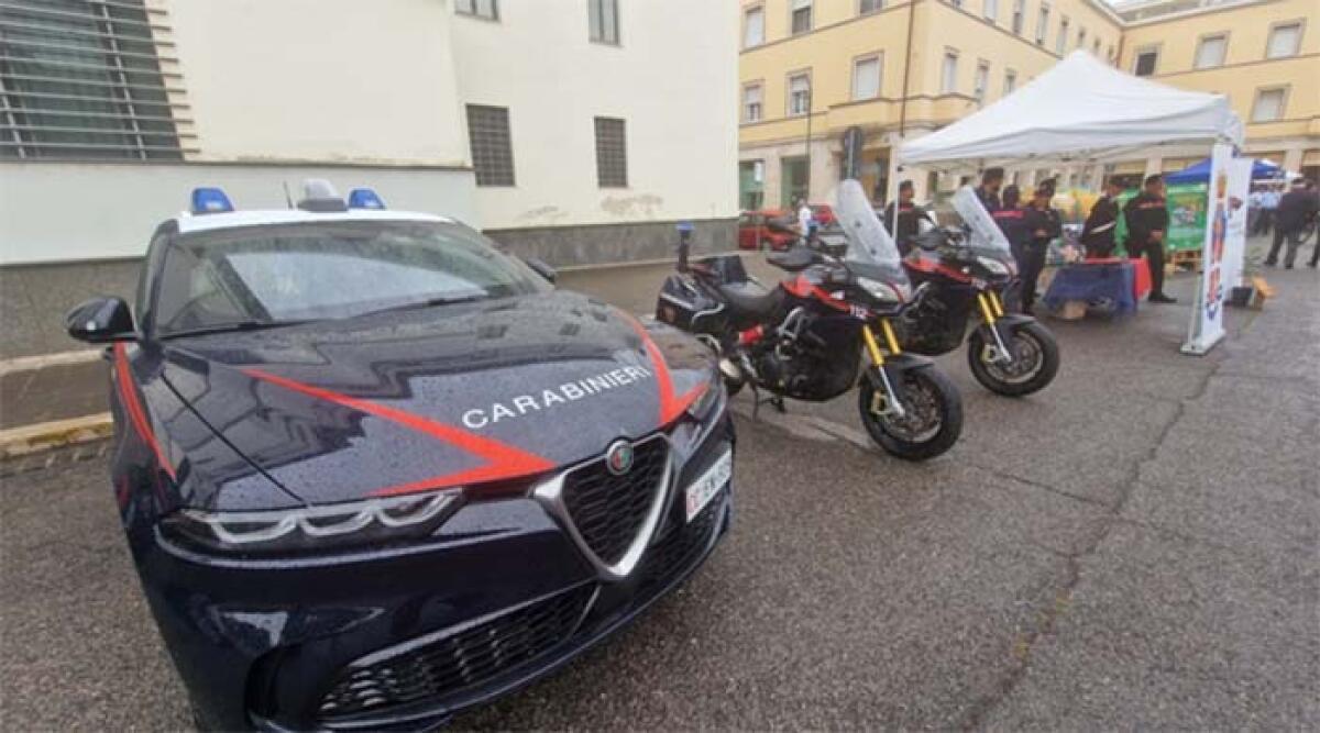 Festa della Repubblica, Carabinieri in piazza a Latina con uno stand e gadget peri bambini. - 