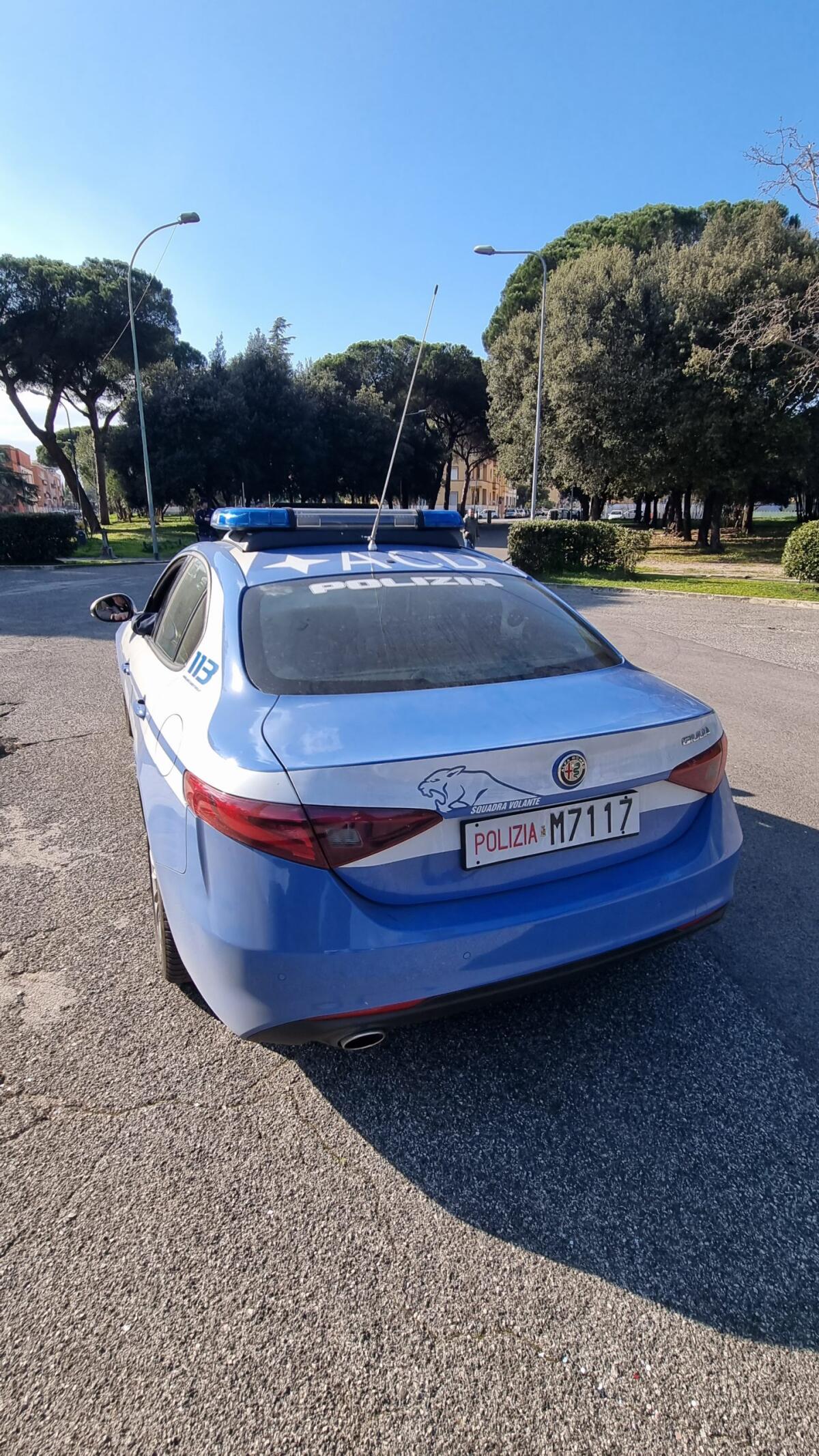 Latina - Dosi di droga abbandonate tra le sterpaglie, le trova la polizia - 