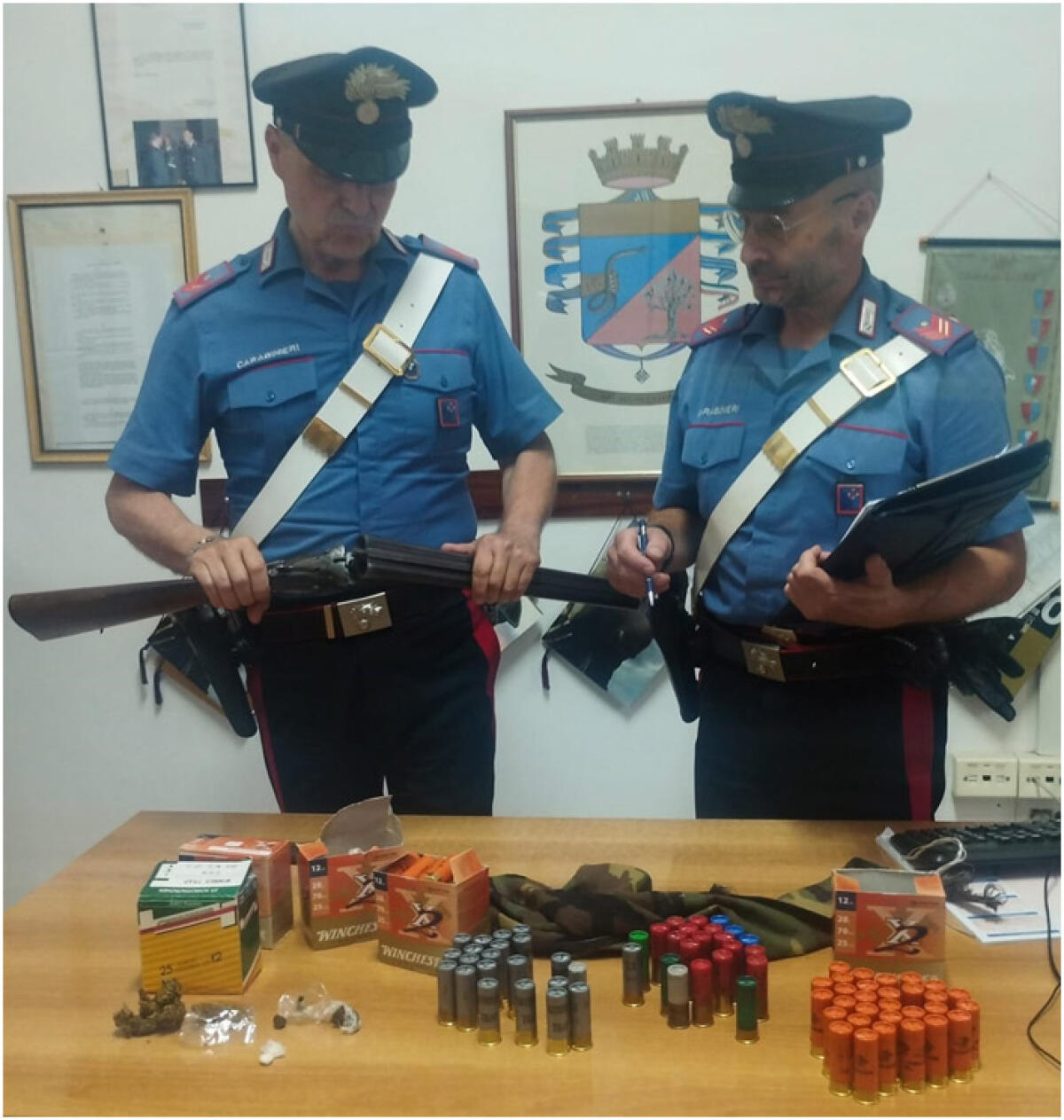 Armi e droga sull'autocarro e in casa: due arresti a Sabaudia - 