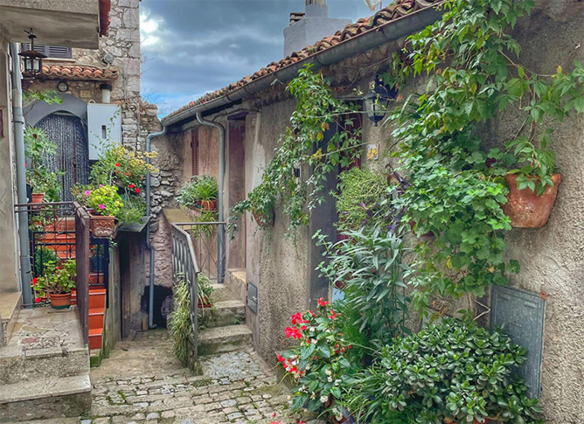 Una giovane a Bassiano ustionata al volto e alle gambe per un ritorno di fiamma di una bombola del gas. - 