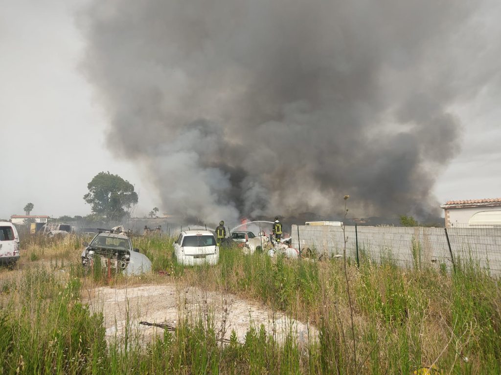 l'incendio a Le Salzare, ad Ardea