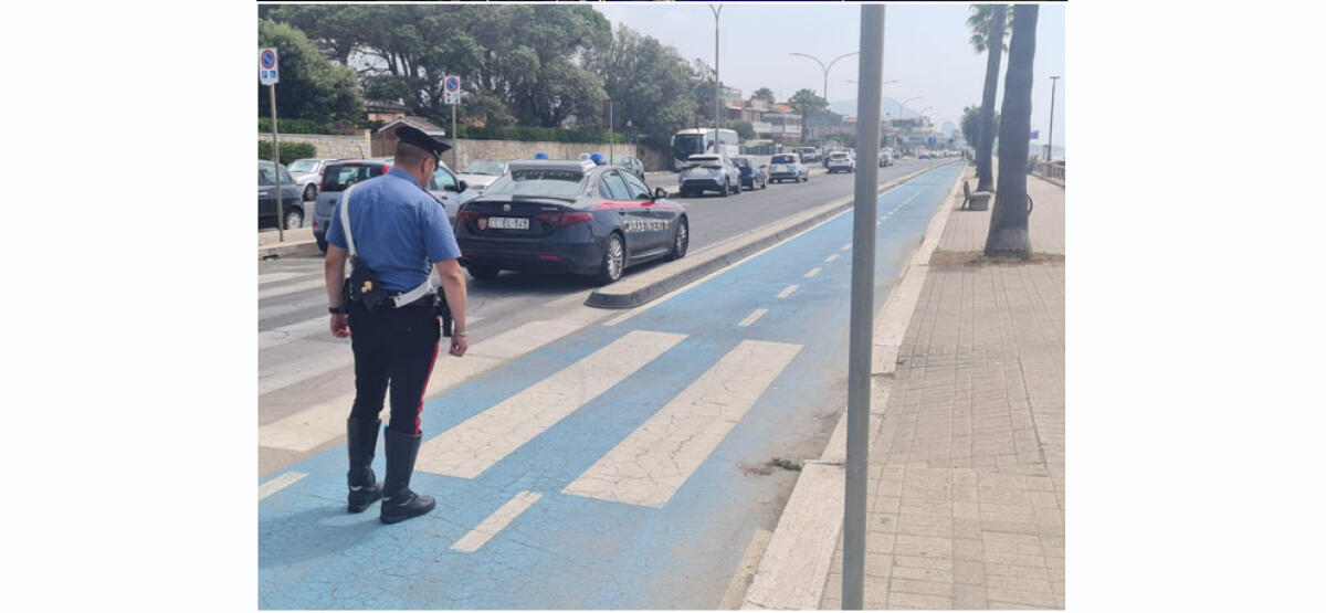 Terracina - Attraversa la ciclabile, viene investita da una bici elettrica - 