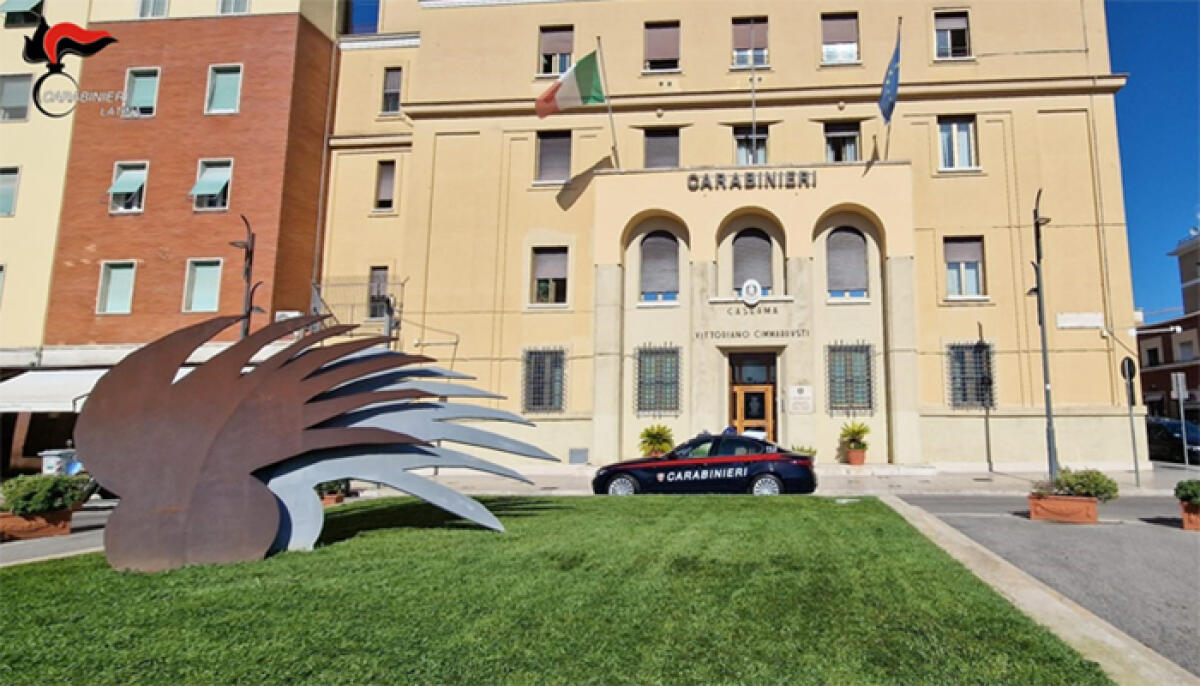 Più danno che bottino. E i carabinieri lo identificano - 