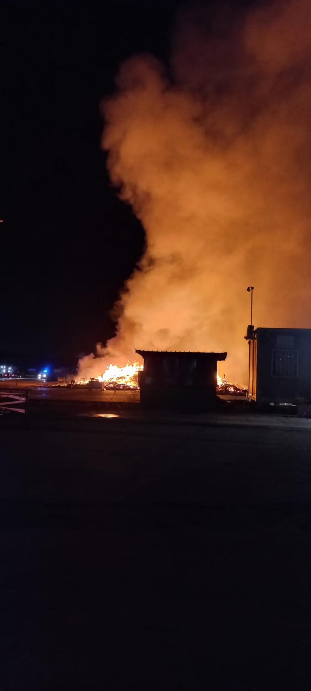 Incendio alla ex EcoImballaggi di Anzio, le analisi dell'Arpa: diossine elevate - 