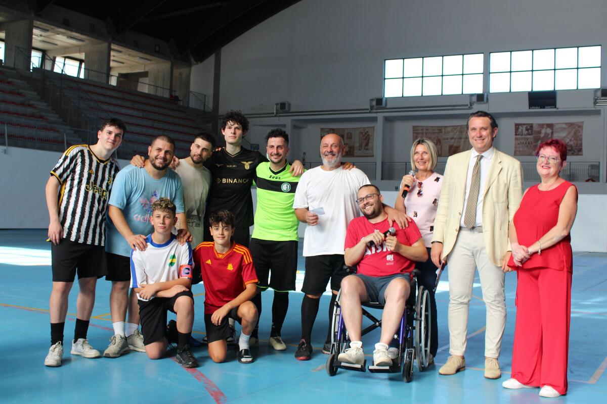 La solidarietà sui campi sportivi: raccolti a Velletri 5mila euro a sostegno della Associazione Italiana Sclerosi Multipla - 