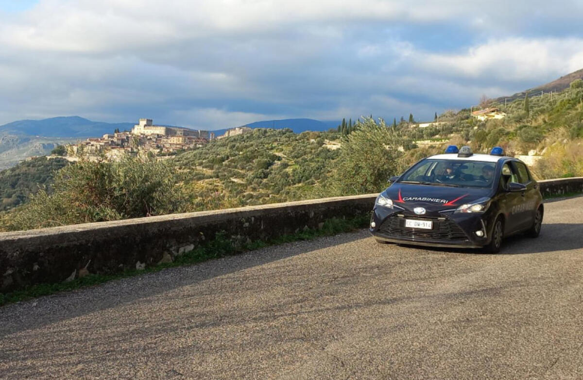 Operaio si ferisce ad una mano con una smerigliatrice, intervento dei carabinieri in un'azienda di Sermoneta - 