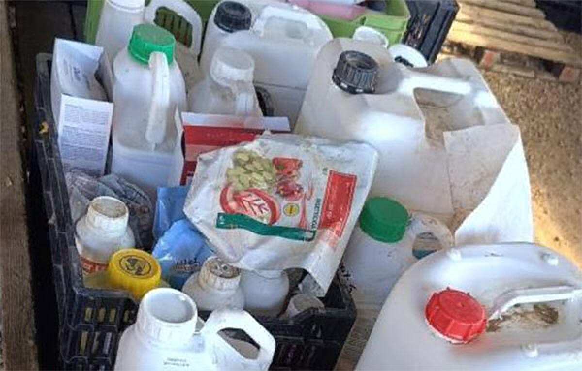 Lavoratori in nero ed oltre 600 litri di fitofarmaci pericolosi in due cooperative agricole di Fondi. Operazione della Finanza. - 