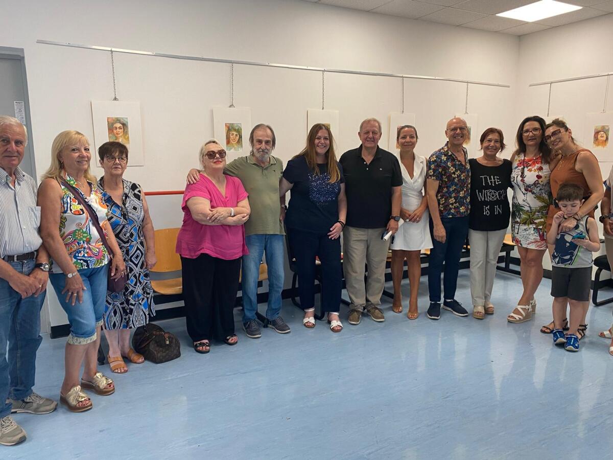 Taglio del nastro alla Asl di Aprilia per la mostra di Valentina Falconi "Le pupazze" - 