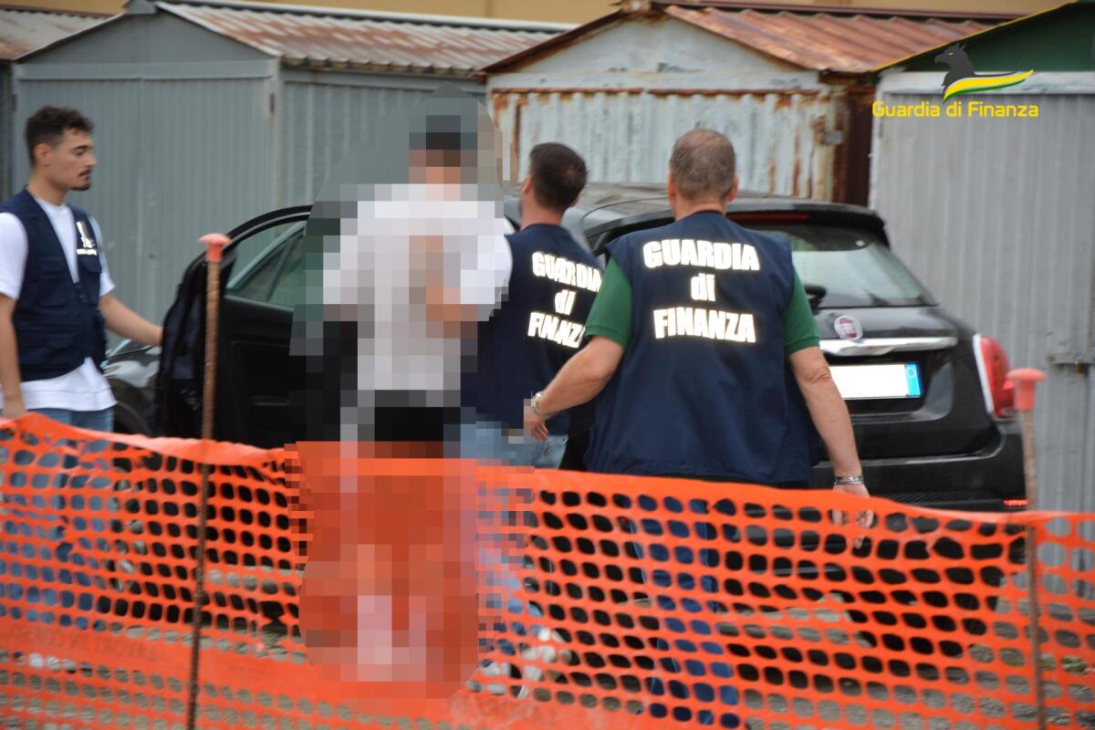 Operazione “Drug Market”. Spaccio a portata di click sull’asse Roma-Pescara. Eseguiti 5 arresti e 3 obblighi di dimora. - 