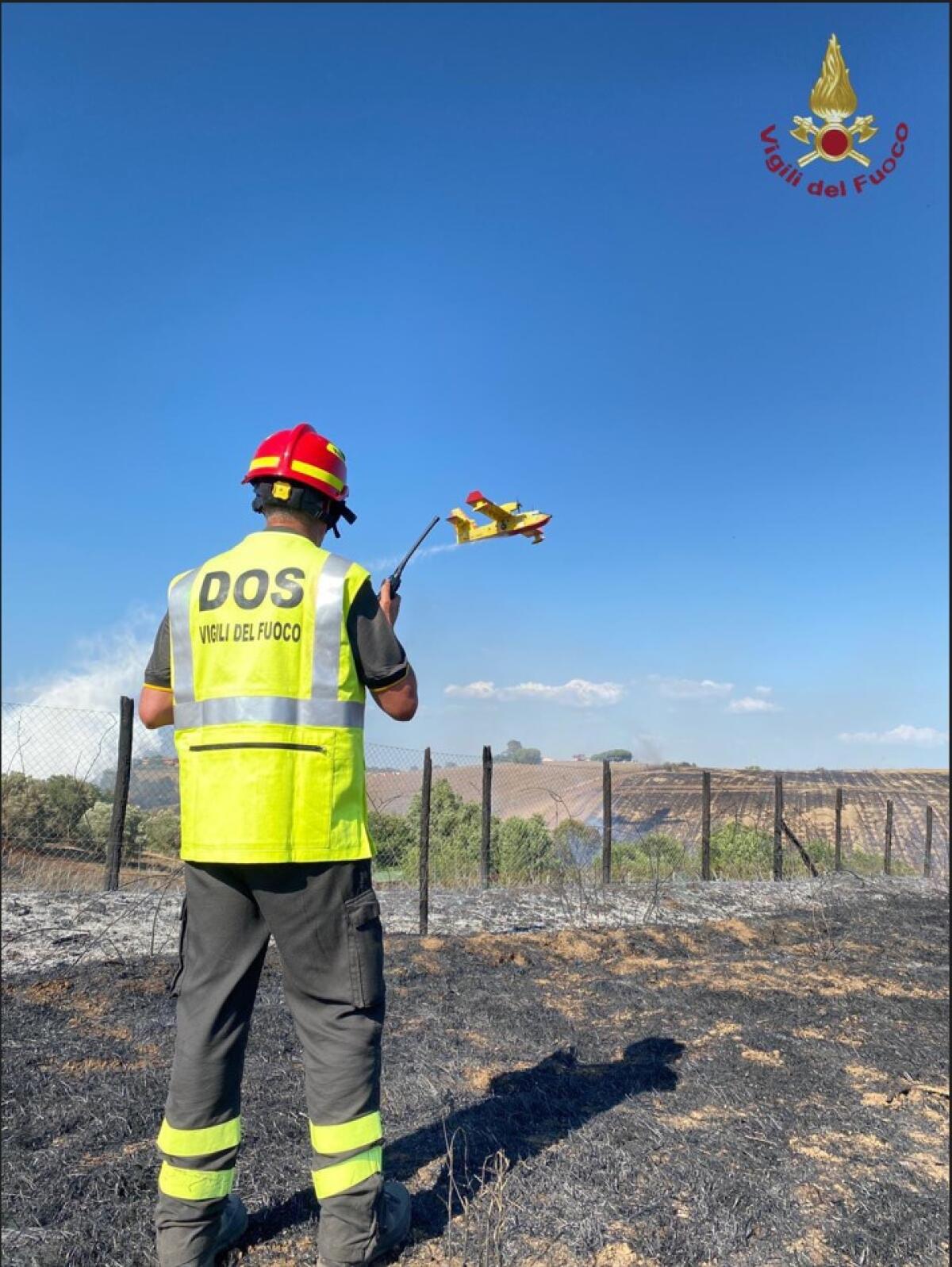 Incendio ad Albano: le fiamme si propagano nelle vicinanze di un depuratore - 