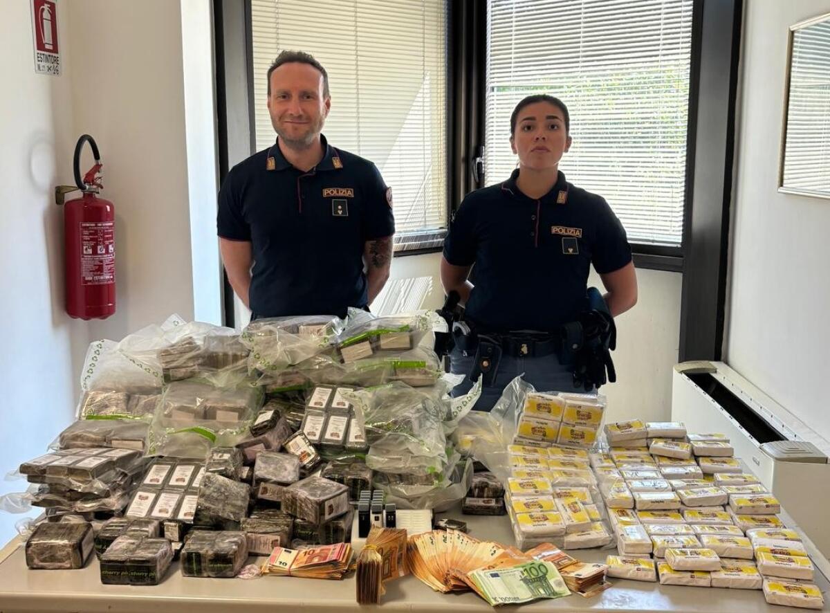 Oltre 100 kg di droga sequestrata, 5 arresti - 