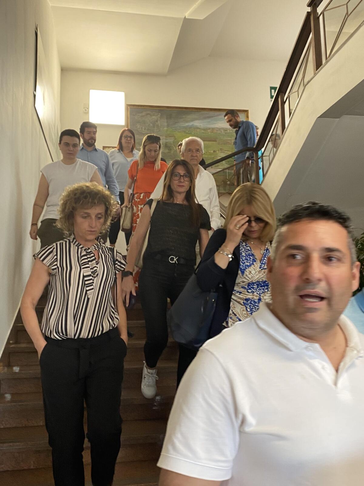 MAFIA AD APRILIA, DIMISSIONI IN BLOCCO DEL CONSIGLIO COMUNALE - il video - 