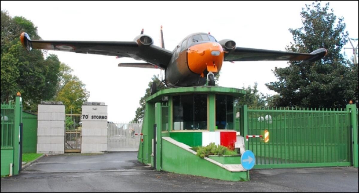 Abbatte la sbarra d’ingresso dell’aeroporto “Comani” di Latina e si lancia a folle velocità. 50enne in manette. - 