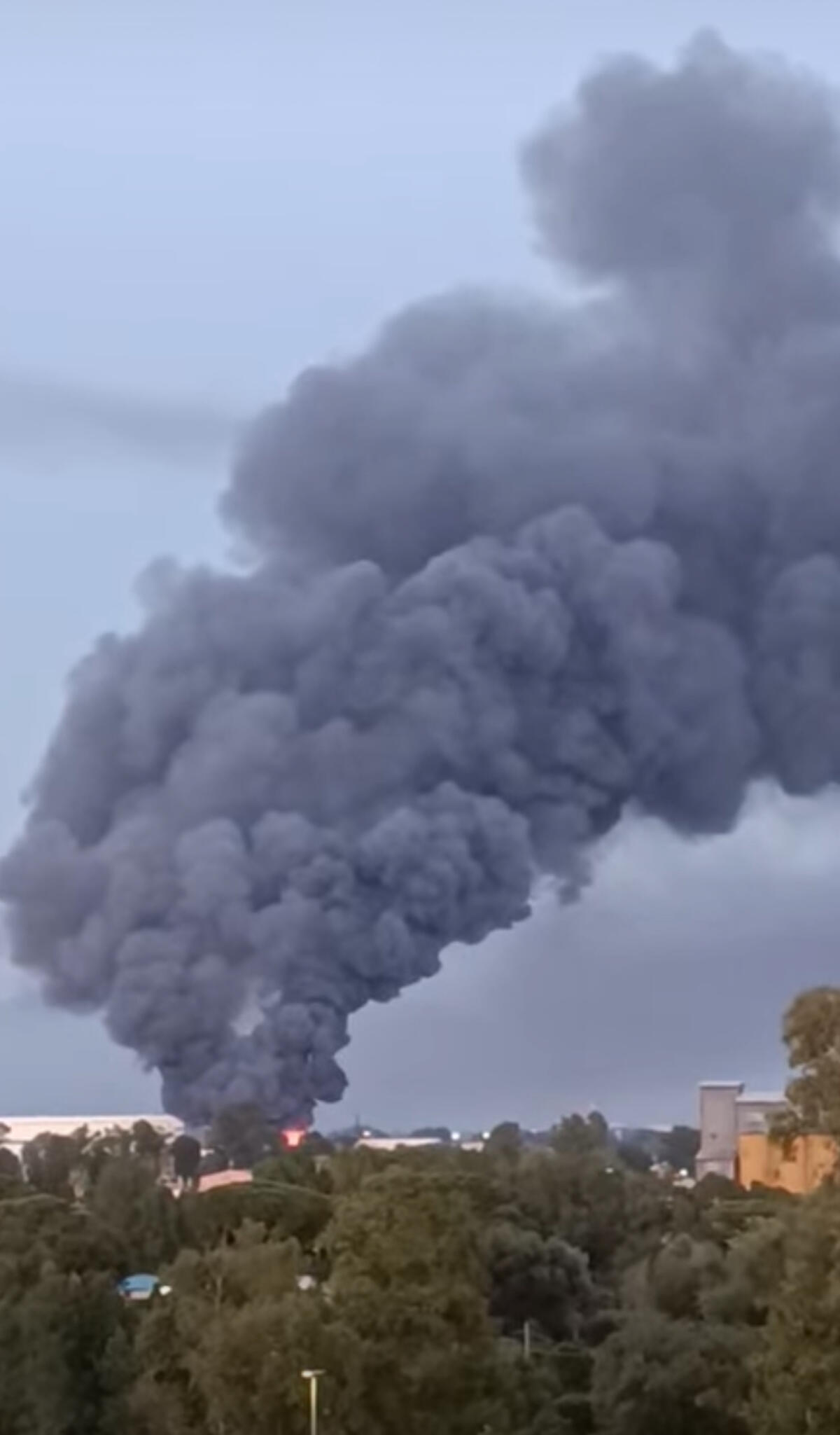 Pericoloso incendio all’azienda di farmaci “Farla” di Latina - 