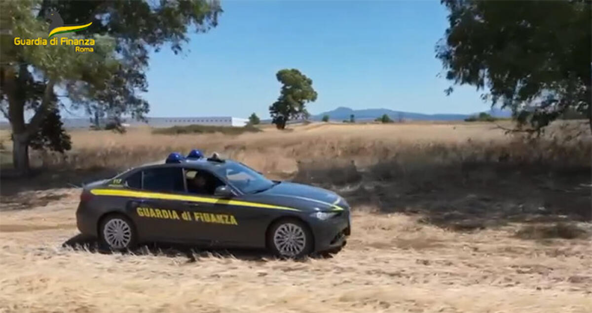 Finanza di Pomezia: 500 extracomunitari regolarizzati illecitamente e droga per loro per alleviare le fatiche. VIDEO - 