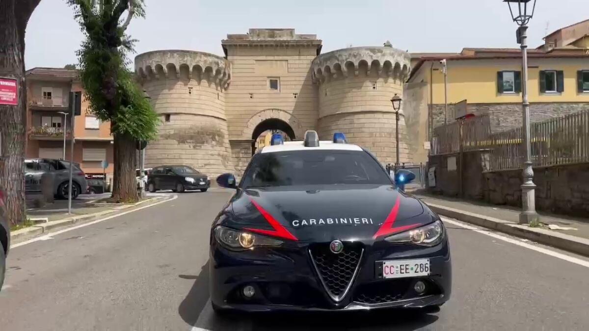 Lite tra automobilisti a Velletri, 47enne aggredito con uno sfollagente. Arrestato il responsabile. - 