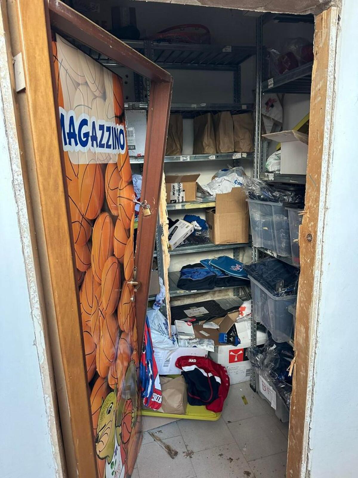 Incursione notturna negli uffici della Virtus Basket Aprilia, pesanti danni - 